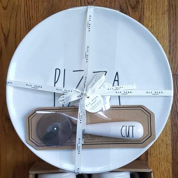 NWT Rae Dunn Ultimate Pizza Gift Set Artisan Collection By Magenta - Picture 2 of 7
